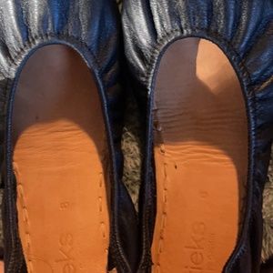 BLACK TIEKS